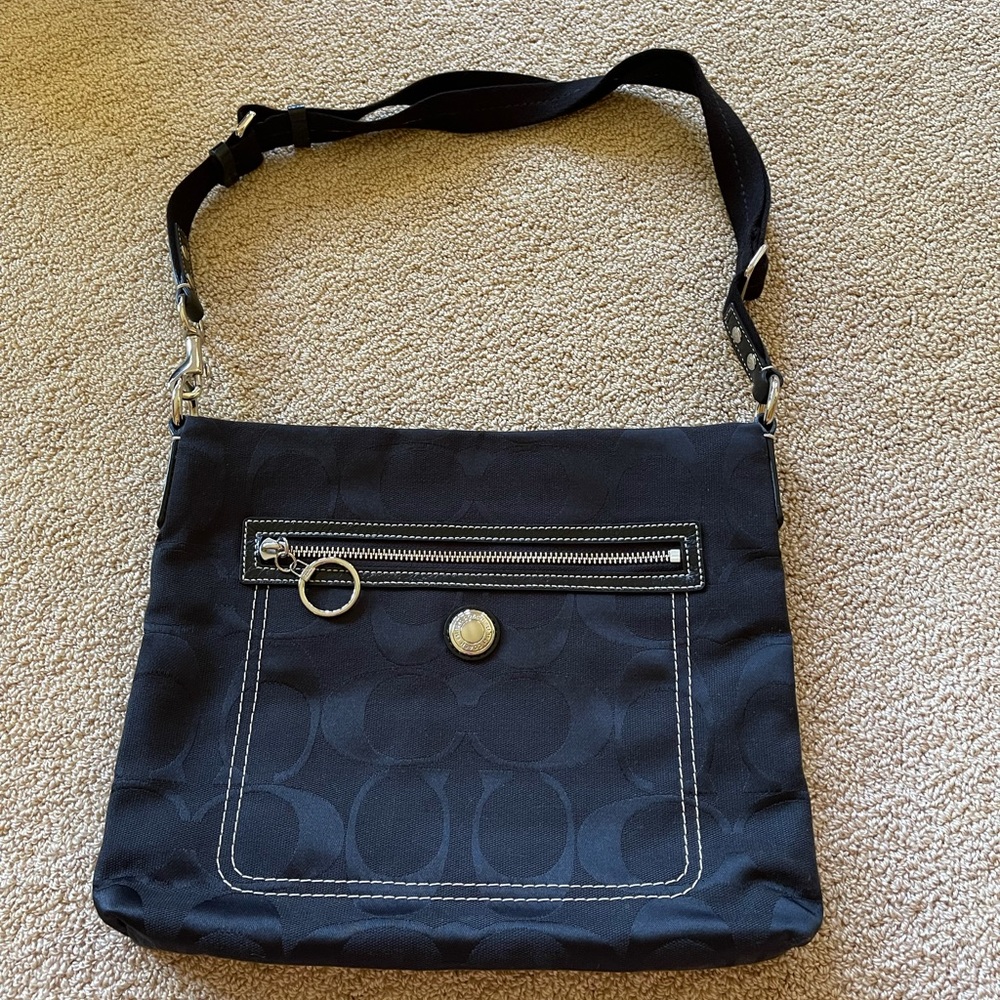 Coach Signature Shoulder Bag NWOT Lavender Lining